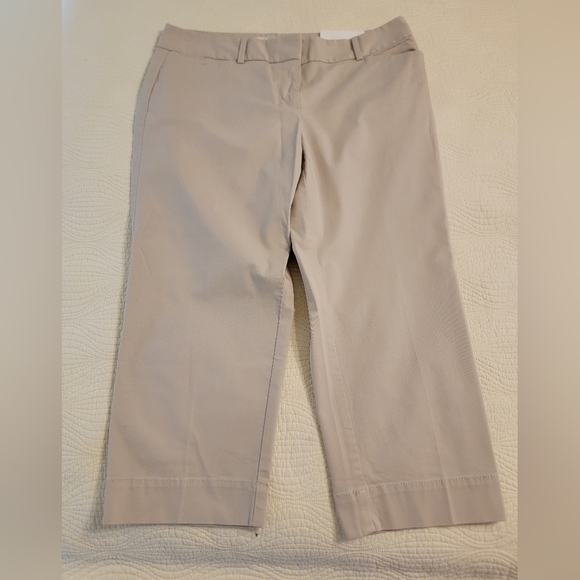 LOFT Pants - NWT Loft Ladies Julie Cropped Khaki Pant